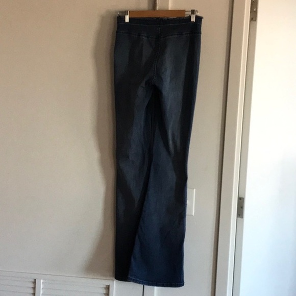 BDG V-cut Flare Jeans - Picture 3 of 5